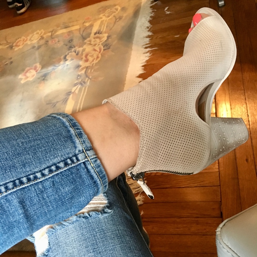 Dolce Vita HAREM SAND PERFORATED NUBUCK SIZE 11